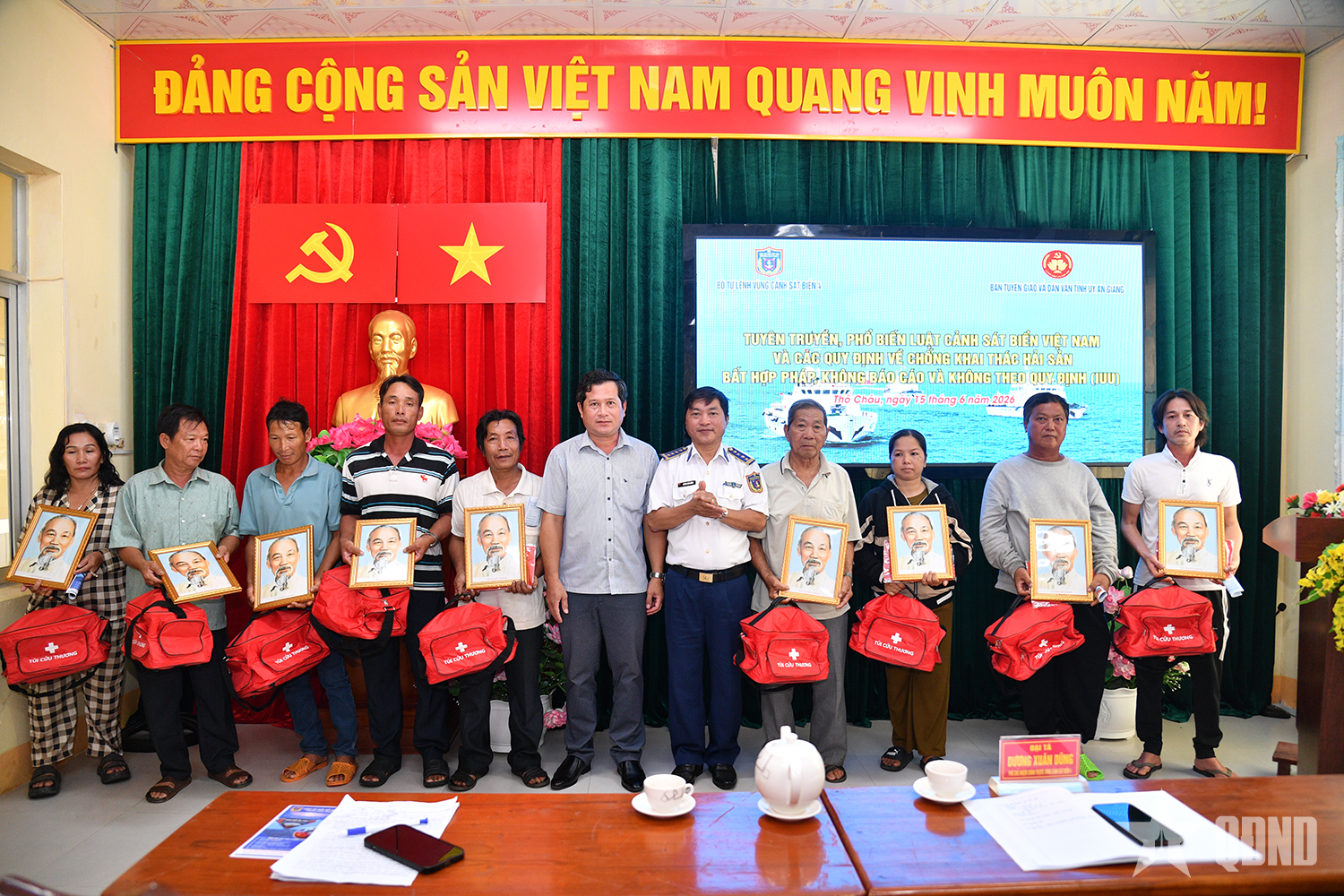 Lan tỏa kiến thức pháp luật đến ngư dân nơi đảo xa Thổ Châu
